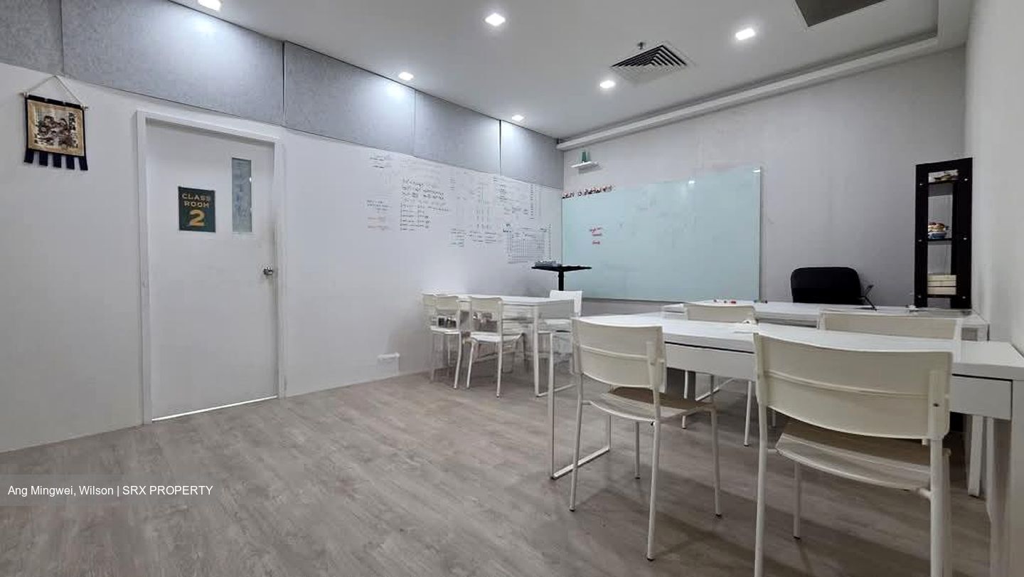 Sunshine Plaza (D7), Office #559572961